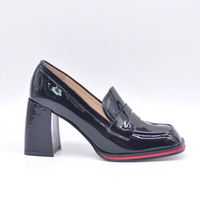 Fabricant de chaussures de luxe personnalisées à talon carré pour femmes en cuir véritable imperméable et brillant Chaussures simples noires bleues pour femmes