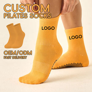 Gratis Mock-up Hoge Kwaliteit Katoen Op Maat Logo Pilates Grip Sokken Anti Slip Crew Yoga Sokken - Product Image 1