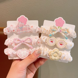 Une jolie et fraîche élastique à cheveux <span class=keywords><strong>pour</strong></span> une petite fille avec un anneau en forme de gros intestin. C'est une <span class=keywords><strong>coiffure</strong></span> populaire <span class=keywords><strong>pour</strong></span> les petites filles - Product Image 3