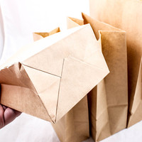 Sachet en papier kraft à fond plat avec poignée, logo personnalisé, options de taille, emballage alimentaire écologique pour hamburgers/collations