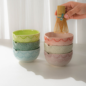 Ensemble de préparation du matcha de style japonais en céramique, comprenant un fouet à matcha en bambou (chasen) et un bol hyakuhon dachi. - Product Image 4