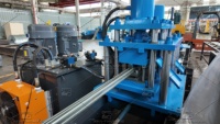 Machine de formage à froid de profilés solaires contrôlée par PLC, machine de production de supports de panneaux solaires Unistrut