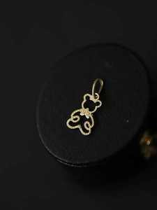 Colgante/Dije de Oro Amarillo GOL Dtutu al por Mayor con Lazo y Pequeños Dijes de Oso, Joyería Unisex de Moda para Fiestas, Modelo Kj448 - Product Image 3