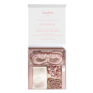 Set Regalo Personalizzato con Mascherina per <span class=keywords><strong>Occhi</strong></span> in Pura Seta, Scrunchie e Federa in Seta, 3 Pezzi in Raso 100% Seta di Gelso - Product Image 2