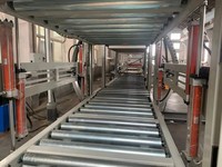 Ligne de laminage entièrement automatique pour panneaux MDF, ligne de laminage à plat avec film PVC, avec dépoussiéreur et machine d'empilage