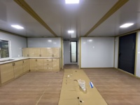Maisons conteneurs pliantes modulaires mobiles extensibles préfabriquées, bureau, montage facile, utilisation hôtelière, design moderne du milieu du siècle