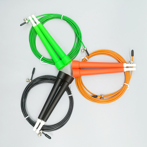 <span class=keywords><strong>Corde</strong></span> <span class=keywords><strong>à</strong></span> <span class=keywords><strong>sauter</strong></span> de qualité professionnelle <span class=keywords><strong>à</strong></span> longueur réglable pour enfants et adultes - Idéale pour la salle de sport, l'école, la cour ou l'<span class=keywords><strong>exercice</strong></span> <span class=keywords><strong>à</strong></span> domicile - Product Image 1