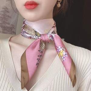 Nouvelle écharpe en soie haut de gamme à la mode et polyvalente pour femmes Écharpe à col carré rétro de style coréen - Product Image 2