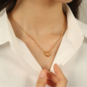 Collar con Colgante en Forma de Corazón, Chapado en Oro de 18K, Cadena Fina Tipo Serpiente, Joyería Fina para Uso Diario de Mujer - Product Image 4