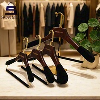 Cintre en bois haut de gamme pour enfants avec barre porte-pantalon, idéal pour blazer et costume formel de boutique pour enfants