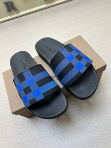 Chaussures à enfiler de haute qualité pour hommes et femmes avec semelle extérieure en PU antidérapante. Design tendance - Product Image 3