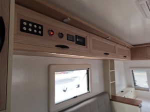 Caravane compacte et légère <span class=keywords><strong>de</strong></span> style moderne <span class=keywords><strong>pour</strong></span> 4 personnes, <span class=keywords><strong>camping</strong></span>-car portable <span class=keywords><strong>pour</strong></span> voyages en solo et en couple - Product Image 3