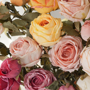 Bouquet de fleurs en soie Rose Princesse à trois têtes Plain Realm, réaliste, pour décoration de mariage - Product Image 1