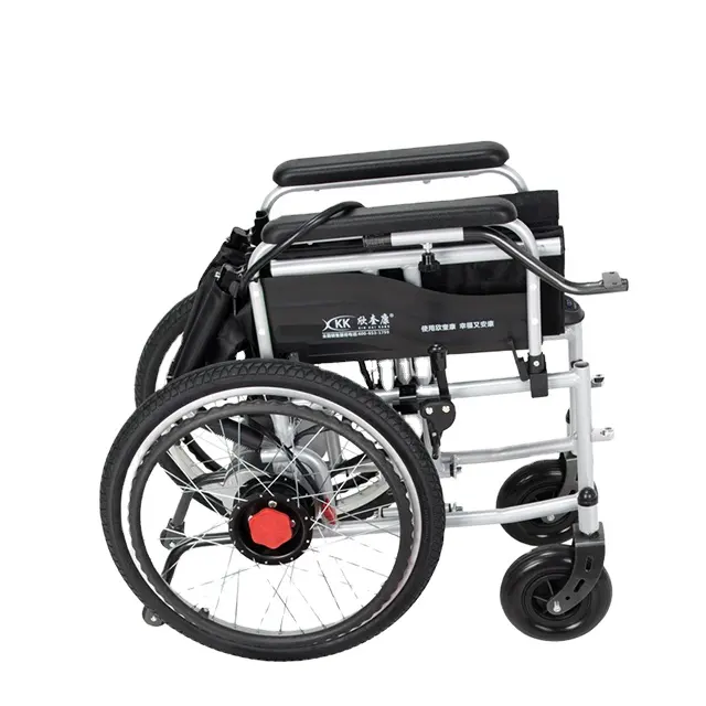 كرسي بعجلات كهربائي قابل للطي خفيف الوزن من الألومنيوم مع عجلات واسعة لمستلزمات علاجية لإعادة التأهيل