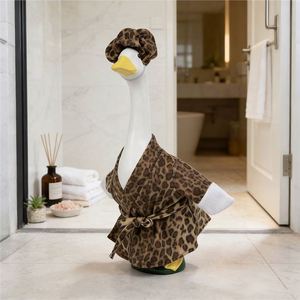Nueva Decoración Navideña de Jardín con Figura de Ganso en Bata con Estampado de Leopardo, de Poliéster, para Porche Estilo Americano - Product Image 3