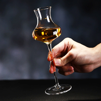 Unieke gepersonaliseerde handgemaakte kristallen geribbelde cocktailglazen met hoge steel, aangepast logo, elegante Europese lichte luxe, 4.4oz whiskyglas