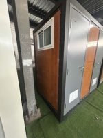 Unités de toilettes portables modulaires en acier de haute qualité, écologiques, durables, avec porte de sécurité, design moderne, préfabriquées, pour usage extérieur, faciles à installer