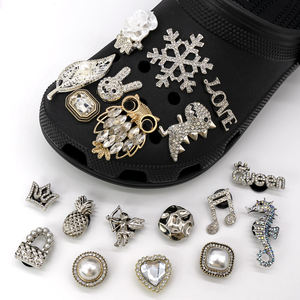 Charm de Sapato de Luxo Personalizado com Letras de Strass, Acessórios de Clog, Bijuteria de Acrílico, Metal e Pérola - Product Image 2