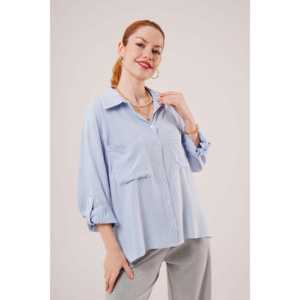 Chemise bleue pour femme avec manches chauve-souris, détail de poche rayée, logo brodé, disponible en tailles XS-XL pour le bureau, l'automne ou le printemps - Product Image 3