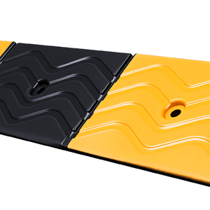 Rampes <span class=keywords><strong>de</strong></span> <span class=keywords><strong>trottoir</strong></span> en caoutchouc jaunes et noires pour voitures, scooters, fauteuils roulants, allées, seuils <span class=keywords><strong>de</strong></span> porte et rampes <span class=keywords><strong>de</strong></span> <span class=keywords><strong>stationnement</strong></span> pour véhicules hauts - Product Image 5