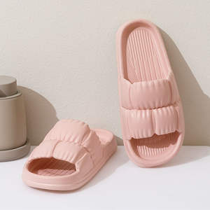 Chaussons doux et adorables, écologiques, antidérapants, élégants, pour l'intérieur et l'extérieur. Pantoufles de bain confortables de grande taille - Product Image 1