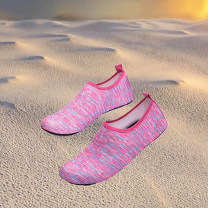 Chaussures d'eau légères et à séchage rapide pour adultes - Chaussettes aquatiques antidérapantes avec trous pour la randonnée et les sports nautiques - Product Image 3