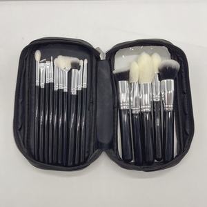 Ensemble de pinceaux de maquillage professionnel de luxe vegan <span class=keywords><strong>Real</strong></span> Black <span class=keywords><strong>Techniques</strong></span> avec logo personnalisé, marque privée, haute qualité OEM, 15 en 1, fond de teint - Product Image 2