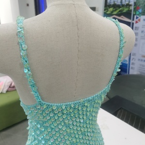 2025 nuovo abbigliamento da donna alla moda con scollo a V personalizzabile lavorato a mano all'uncinetto tinta unita con <span class=keywords><strong>paillettes</strong></span> - Product Image 5