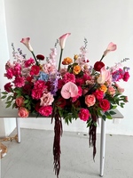 Décoration florale d'événements de luxe, design durable, fleurs artificielles, centre de table de mariage, arrangement floral pour allée, arche florale