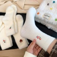 Chaussettes quotidiennes pour femmes en polyester antibactérien à motif géométrique, tricotées en maille blanche, douces et tendance, pour l'automne et l'hiver