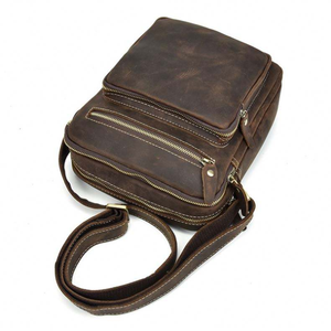 Sac bandoulière vintage en cuir véritable pour homme, fermeture éclair, léger (0,5 kg), design spacieux pour les voyages - Product Image 5