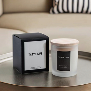 Velas Aromáticas Modernas de Cera de Soja Feitas à Mão LunaLith em Forma Redonda com Tampa de Madeira para o Dia dos Namorados - Product Image 5