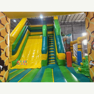Parc de jeux gonflable sur le thème de la jungle avec château gonflable, toboggan et animaux - Product Image 4