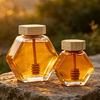Pot à miel hexagonal en verre couleur personnalisée avec cuillère à miel en bois intégrée, pot à miel de qualité alimentaire avec couvercle en bambou, emballage pour miel