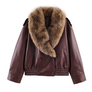 <span class=keywords><strong>Veste</strong></span> courte <span class=keywords><strong>en</strong></span> similicuir <span class=keywords><strong>bordeaux</strong></span> pour <span class=keywords><strong>femme</strong></span> avec grand col <span class=keywords><strong>en</strong></span> fourrure moelleuse, double boutonnage et ourlet élastique - Product Image 1
