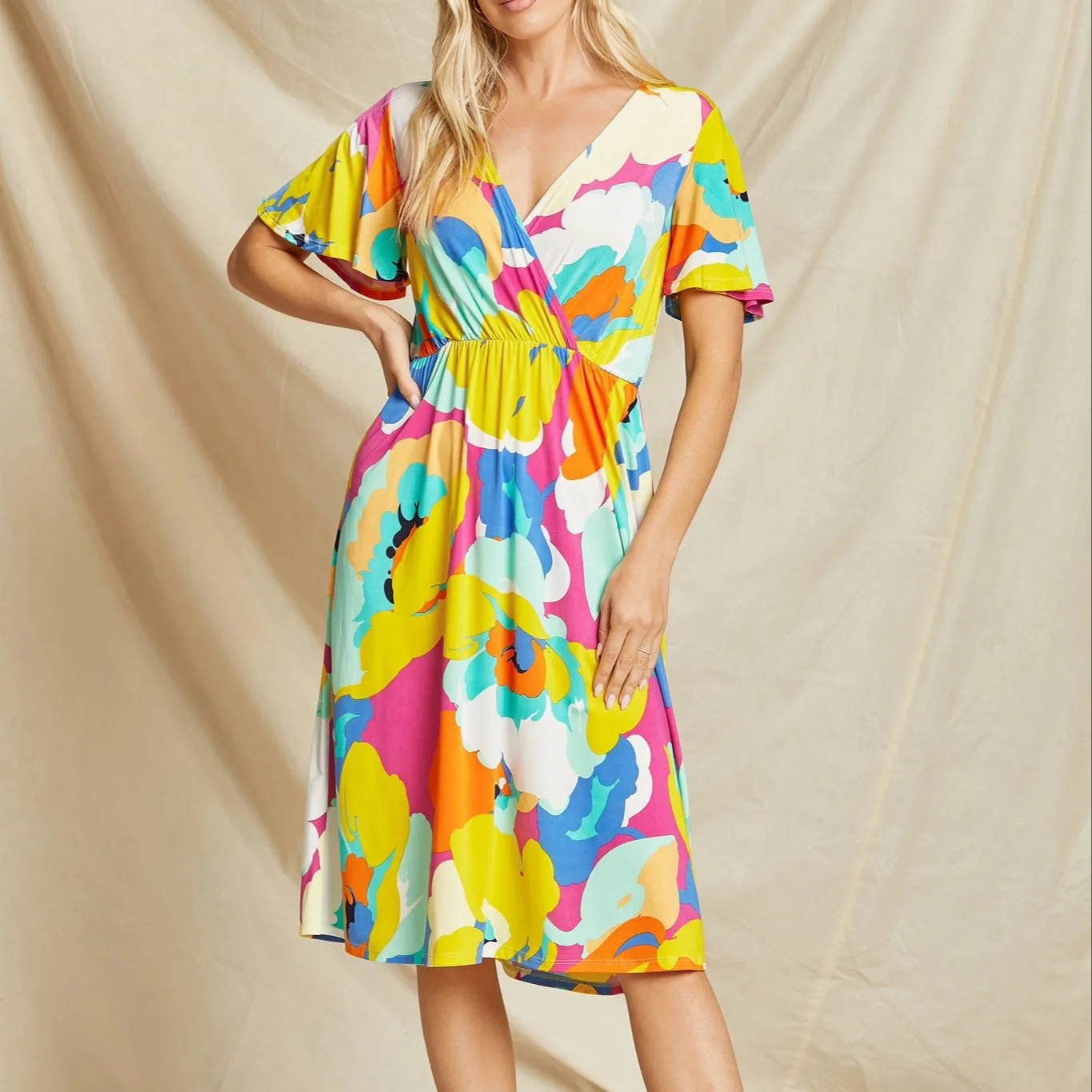 자홍색/옐로우/로얄 여성 드레스의 플로럴 랩 미디 드레스