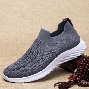 Zapatillas deportivas de malla transpirables y ligeras para hombre, estilo casual y moderno, ideales para el verano. - Product Image 4