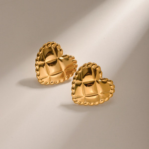 Nuevo Estilo Hipoalergénico, Juego de Joyería de Acero Inoxidable con Baño de Oro de 18K, Aretes y Anillos con Forma de Corazón para Mujer - Product Image 6