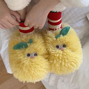 Nouvelles pantoufles poilues de boule de charbon mignonnes pour les couples chaleur à la maison anti-dérapant, pantoufles en coton à bout couvert pour hommes et femmes hiver - Product Image 4