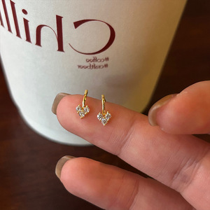 ต่างหูเพทายรูปหัวใจสำหรับผู้หญิงทำจากเพทายขนาดกะทัดรัดและสวยงาม - Product Image 2