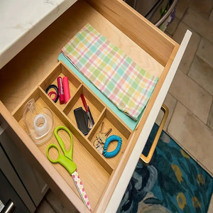 Boîte de rangement en bambou à quatre compartiments, 31x21x4,8 cm, organisateur de bureau pour usage au bureau ou dans la chambre - Product Image 4