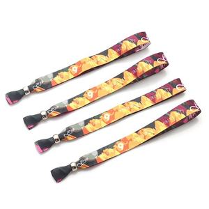 Muñequera de cuentas tejida para eventos de festival de tela hecha a mano ecológica ajustable personalizada con logotipo y color personalizado - Product Image 6