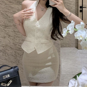 <span class=keywords><strong>Elegante</strong></span> <span class=keywords><strong>Completo</strong></span> Estivo da Donna: Top Senza Maniche Bianco con Bottoni 3D e Gonna Aderente - Product Image 2