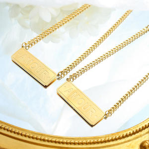 Collier pendentif carré simple en acier inoxydable plaqué or avec inscription <span class=keywords><strong>AMOUR</strong></span>, style punk hip-hop - Product Image 3