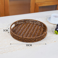 Set van rieten dienbladen met handgrepen, handgeweven rotan ronde opbergbladen voor salontafel, eten en fruitpresentatie