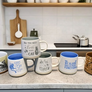 Logo chat et chien imprimé à la main couleur de la lumière intérieure et blanc mat extérieur avec fond <span class=keywords><strong>Engobe</strong></span> <span class=keywords><strong>céramique</strong></span> nouvelle tasse à café en porcelaine osseuse - Product Image 4