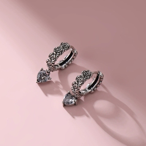 FY-EK513 2025 New Style Elegant Rose-Shaped Heart-Shaped Light Luxury <strong>Fine</strong> <strong>Stud</strong> <strong>Earrings</strong> for Women High-End Niche Design - Product Image 3