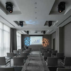 ไฟฉายโปรเจคเตอร์ LED Gobo 240W แบบเคลื่อนย้ายได้ สำหรับงานโรงแรม งานเลี้ยง และงานอีเว้นท์ พร้อมโกโบ 9 แบบคงที่ 7 แบบหมุนได้ และปริซึม 3 หน้า - Product Image 3