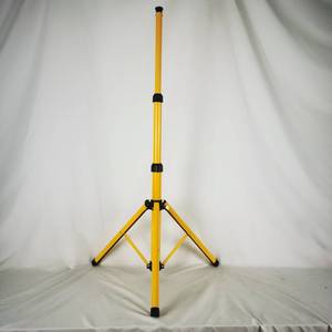 Trípode Telescópico con Forma de Paraguas Wade de 1.35m y 38mm para Focos y Luces de Trabajo - Product Image 1