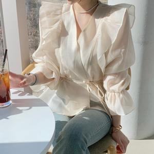 Blus Wanita Musim Semi dan Musim Panas Terbaru 2025 Kerah V Ikat Ruffle Lengan Melebar Warna Solid Fashion Manis Pelindung Sinar Matahari - Product Image 5